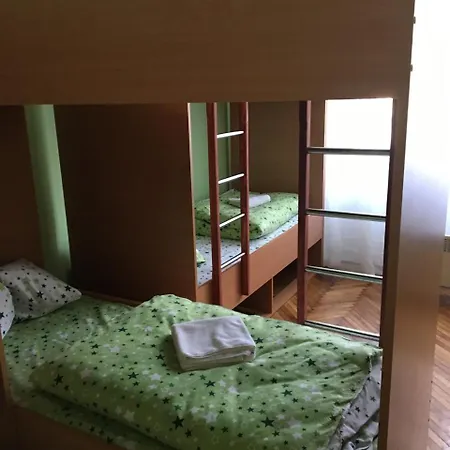 Hostel Four Seasons *