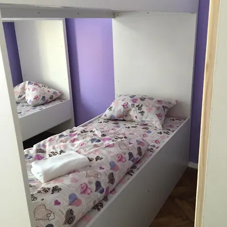 Hostel Four Seasons